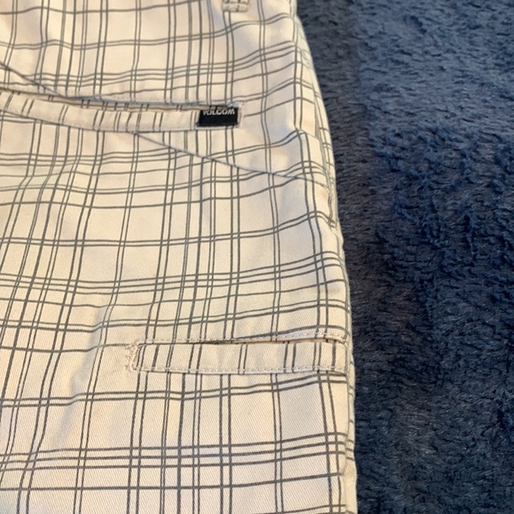 Volcom shorts - Picture 7 of 13